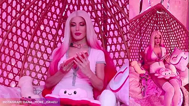 dana_more from StripChat is Freechat