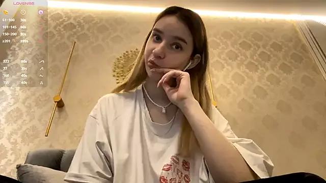 DanaCore from StripChat is Freechat