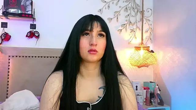 Daphnee-x from StripChat is Freechat