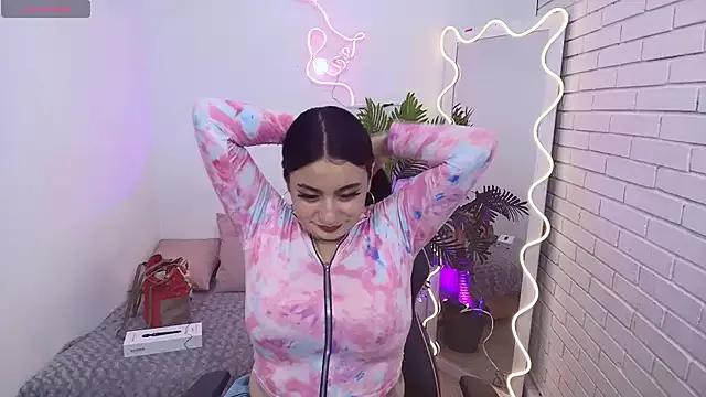 Darling_tay from StripChat is Freechat