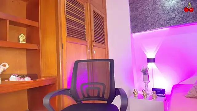 debora_larouge from StripChat is Freechat