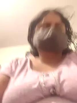 DesiLoverz from StripChat is Freechat
