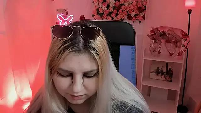 DiaAngell from StripChat is Freechat