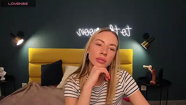 Entertain your itch for girls livestreamers with our collection of stunning models, skilled in the art of temptation and delight.