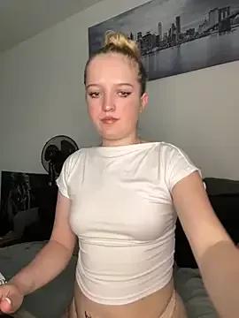 DieBlondeHannah from StripChat is Freechat