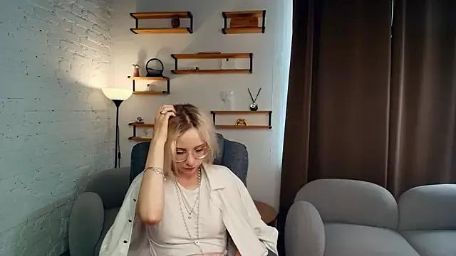 DreammDollt from StripChat is Freechat