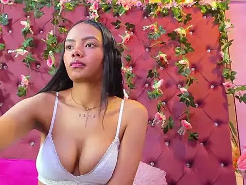 Dulce_Carolynn from StripChat is Freechat