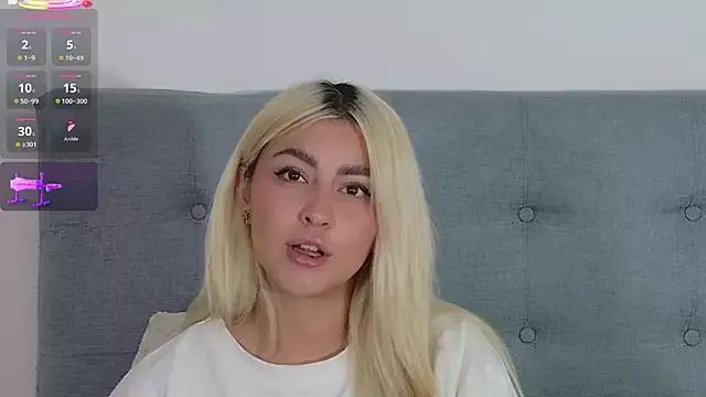 Entertain your itch for girls livestreamers with our collection of stunning models, skilled in the art of temptation and delight.