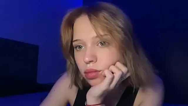 ElinaDeluxe from StripChat is Freechat