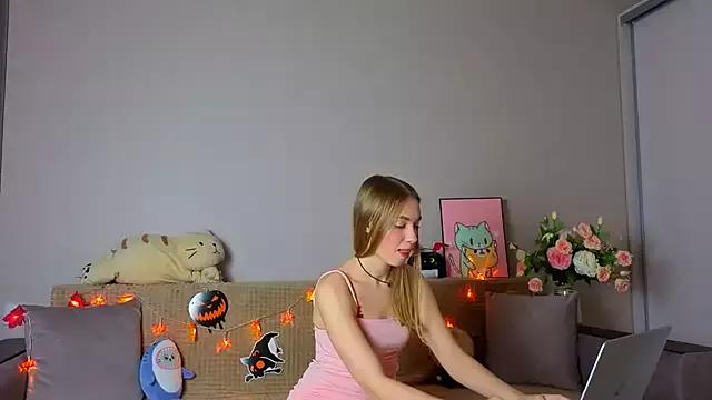 ElizaPurrr from StripChat is Freechat