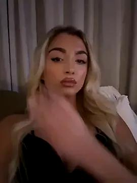 ellariverss from StripChat is Freechat