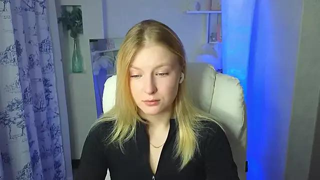 Elly_rosss from StripChat is Freechat