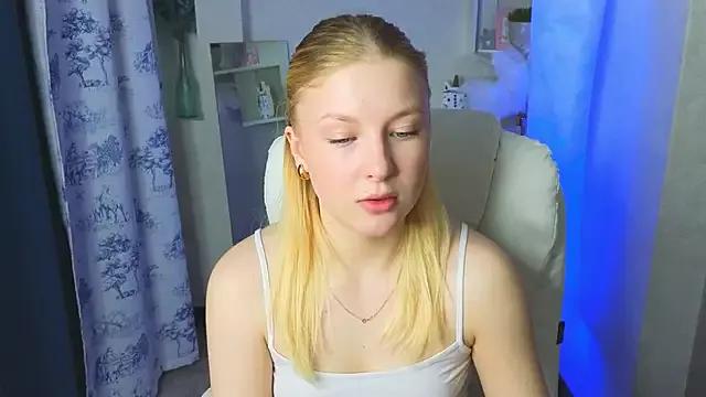 Elly_rosss from StripChat is Freechat