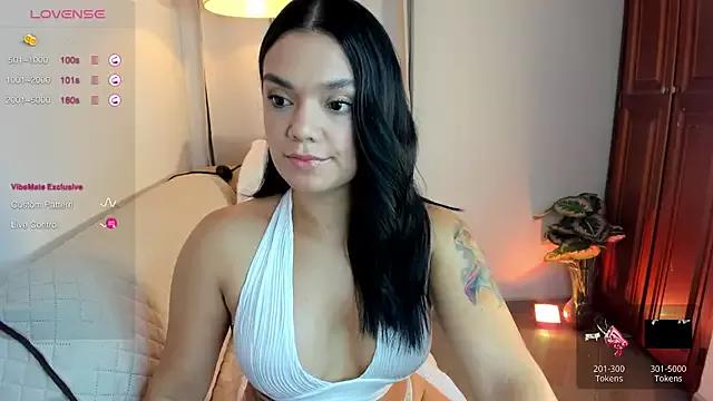 emaluna_ from StripChat is Freechat