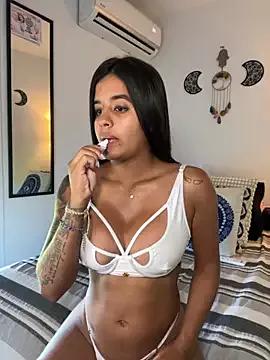 EmelyRogers from StripChat