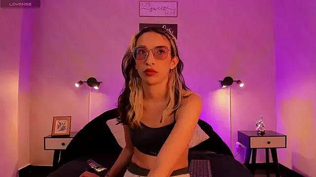 Emilia_Bons from StripChat is Freechat