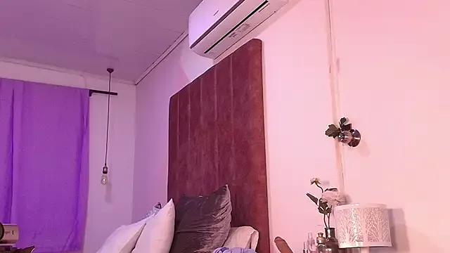 emilly_smithh from StripChat is Freechat