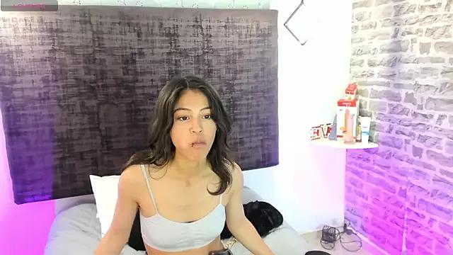 emily-coral from StripChat is Freechat