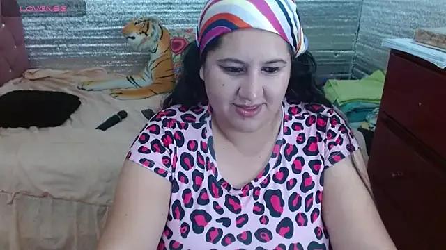 EMILY-NESSA from StripChat is Freechat