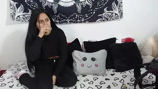 emily_n_abby from StripChat is Freechat