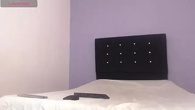 emily_watsom from StripChat is Freechat
