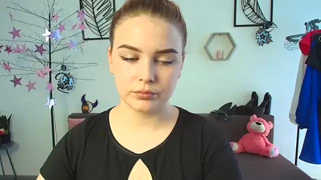 EmilyEwanss from StripChat is Freechat