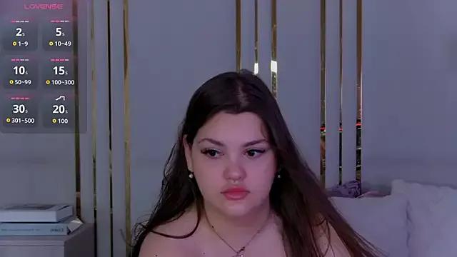 EmilyHyde from StripChat is Freechat