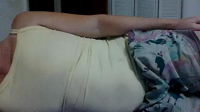 Emilylyn2501 from StripChat is Freechat