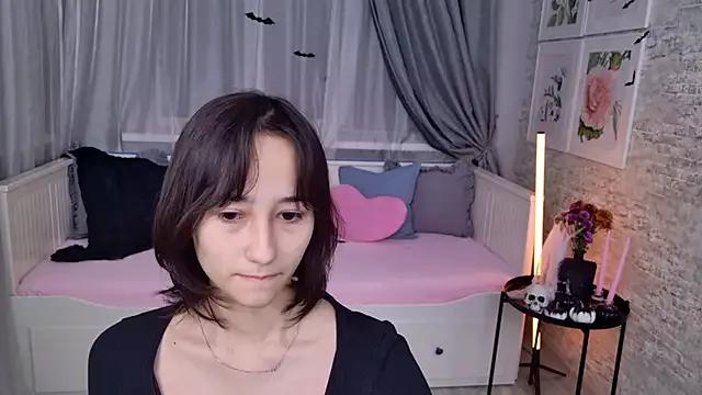 EmilySwonn from StripChat is Freechat