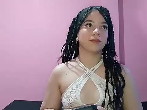 Emma_Curlss from StripChat is Freechat