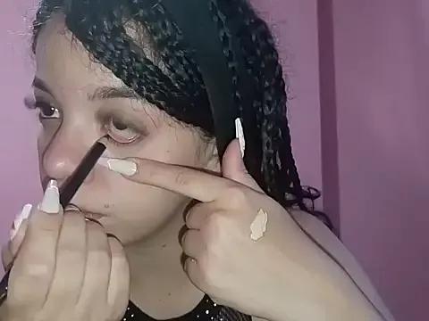 Emma_Curlss from StripChat is Freechat