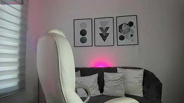 emma_fox66 from StripChat is Freechat