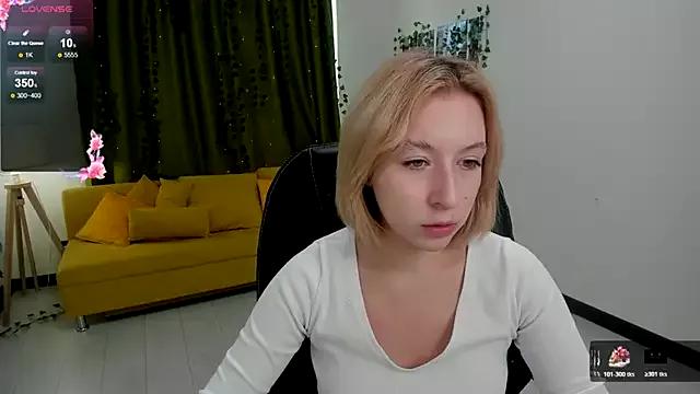 Emma_Garcias from StripChat is Freechat