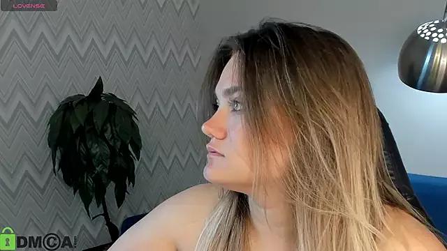 Emma_Reeed from StripChat is Freechat