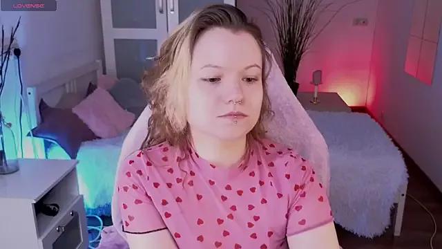 Emma_Stoune from StripChat is Freechat