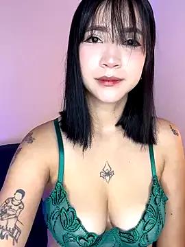 emma_woods_ from StripChat is Freechat