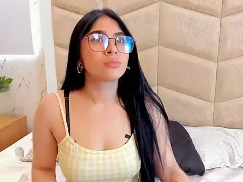 EmmaColliinss from StripChat is Freechat