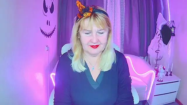 EmmaEllison from StripChat is Freechat