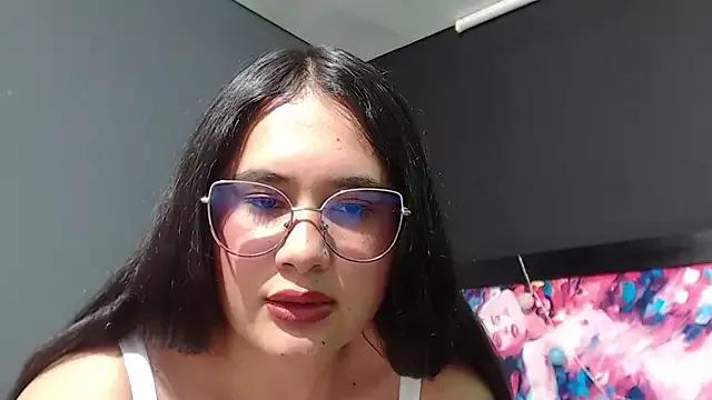 emmaevergreen from StripChat is Freechat