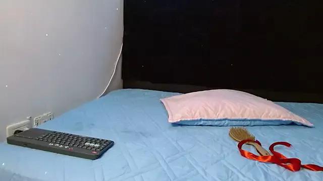 EmmaTower from StripChat is Freechat