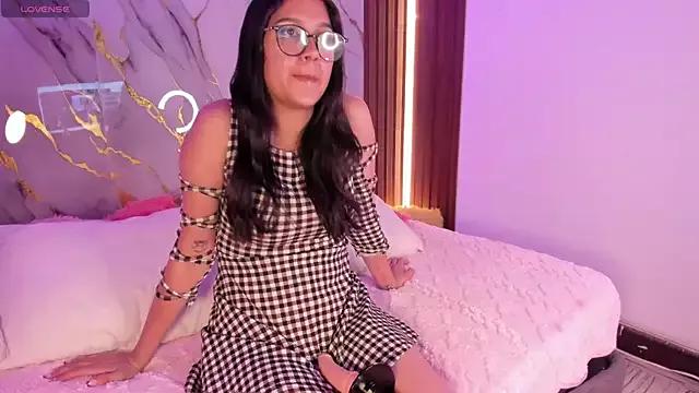 Emmiicute from StripChat is Freechat