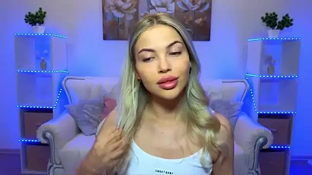 EmmyMills from StripChat is Freechat