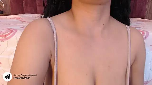 Emy_leon from StripChat is Freechat