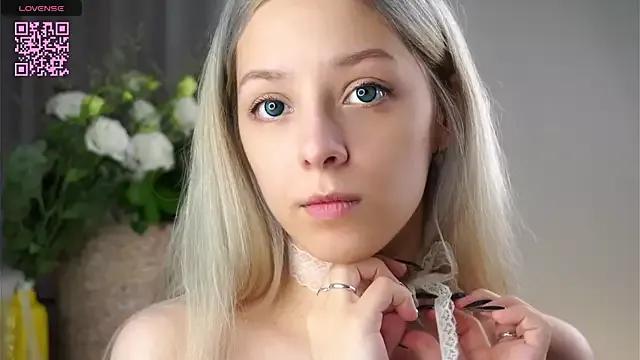 EngelFugler from StripChat is Freechat