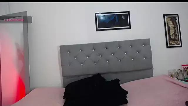 Esmeraldaa- from StripChat is Freechat