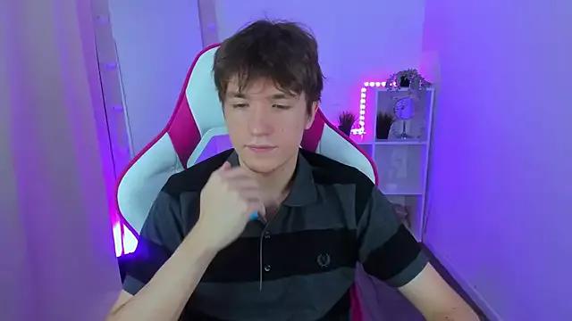 Ethansinful from StripChat is Freechat