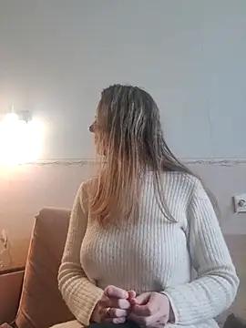 Evelina_cute from StripChat