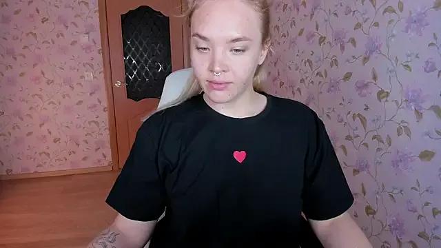 EvelinaDarling from StripChat is Freechat
