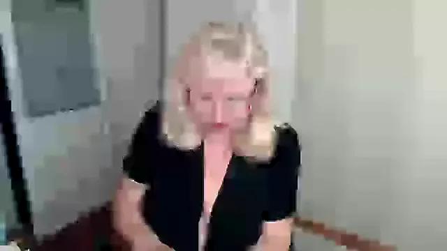 EvelynLoveShy from StripChat is Freechat