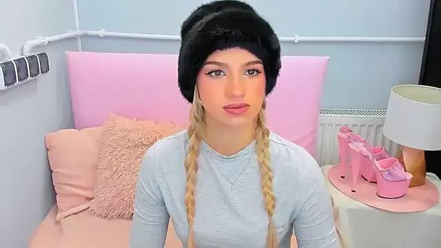 EvetteRose from StripChat is Freechat